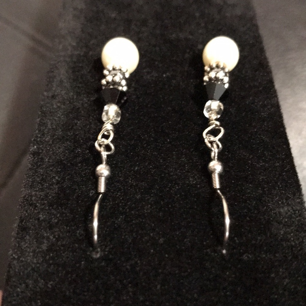 HANDCRAFTED EARRINGS—FISHHOOK DANGLES—Black Bicone/Wht Bead/Silvertone Findings - Picture 6 of 7